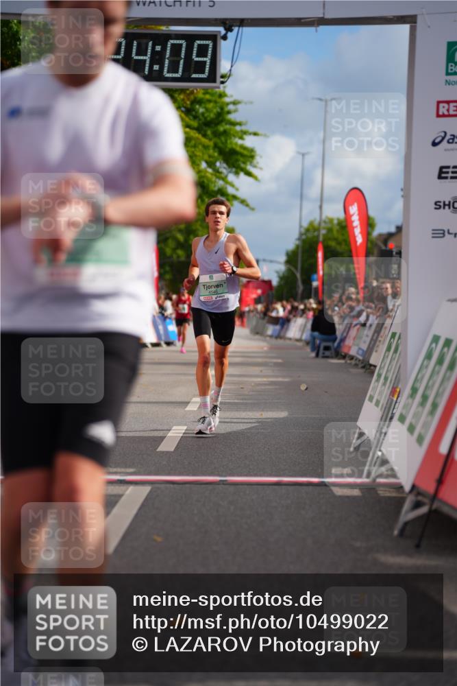 20.09.2026 - PSD Bank Halbmarathon LAZAROV Photography http://msf.ph/oto/10499022 20.09.2026 11:24:08 Ziel 2776, 2779, 4105, 4227, 4545, 4558 meine-sportfotos.de