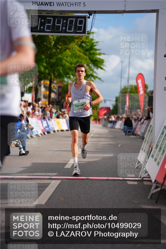 20.09.2026 - PSD Bank Halbmarathon LAZAROV Photography http://msf.ph/oto/10499029 20.09.2026 11:24:09 Ziel 2776, 2779, 4105, 4545, 4558 meine-sportfotos.de