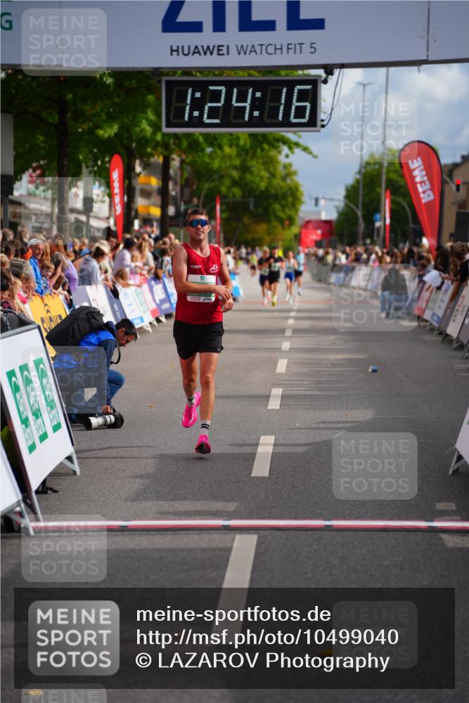 20.09.2026 - PSD Bank Halbmarathon LAZAROV Photography http://msf.ph/oto/10499040 20.09.2026 11:24:15 Ziel 4176, 4545 meine-sportfotos.de