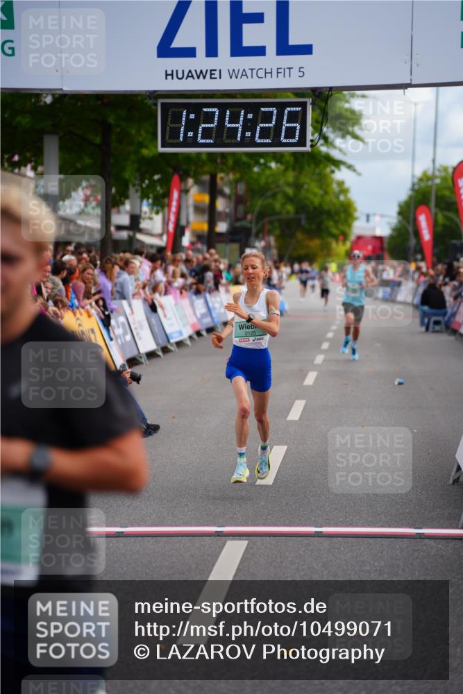 20.09.2026 - PSD Bank Halbmarathon LAZAROV Photography http://msf.ph/oto/10499071 20.09.2026 11:24:26 Ziel 2125, 2895, 3407 meine-sportfotos.de