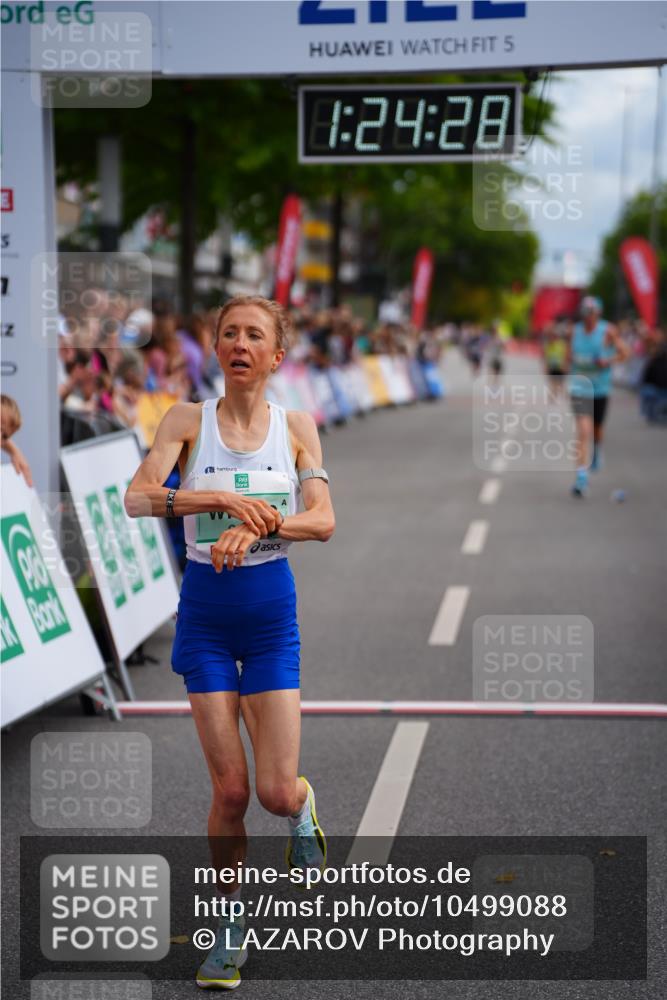 20.09.2026 - PSD Bank Halbmarathon LAZAROV Photography http://msf.ph/oto/10499088 20.09.2026 11:24:27 Ziel 2125, 2895, 3407 meine-sportfotos.de