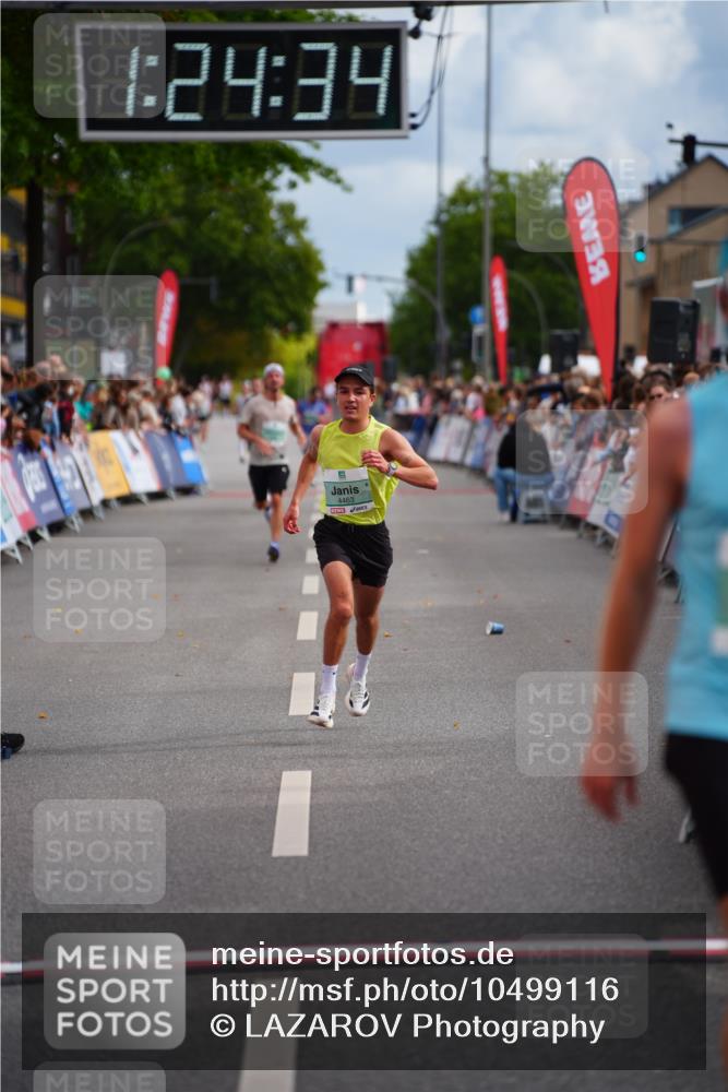 20.09.2026 - PSD Bank Halbmarathon LAZAROV Photography http://msf.ph/oto/10499116 20.09.2026 11:24:34 Ziel 2125, 3548, 4463 meine-sportfotos.de