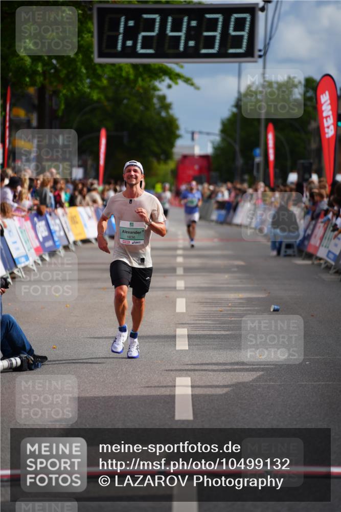 20.09.2026 - PSD Bank Halbmarathon LAZAROV Photography http://msf.ph/oto/10499132 20.09.2026 11:24:38 Ziel 1636, 3548, 4463 meine-sportfotos.de