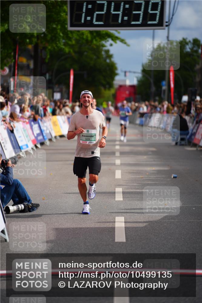 20.09.2026 - PSD Bank Halbmarathon LAZAROV Photography http://msf.ph/oto/10499135 20.09.2026 11:24:39 Ziel 1636, 3548, 4463 meine-sportfotos.de