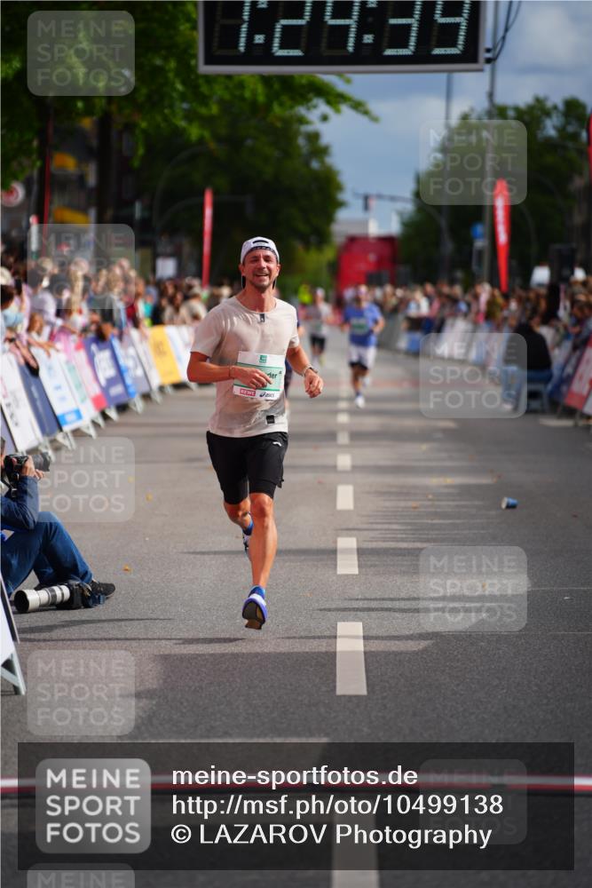 20.09.2026 - PSD Bank Halbmarathon LAZAROV Photography http://msf.ph/oto/10499138 20.09.2026 11:24:39 Ziel 1636, 3548, 4463 meine-sportfotos.de