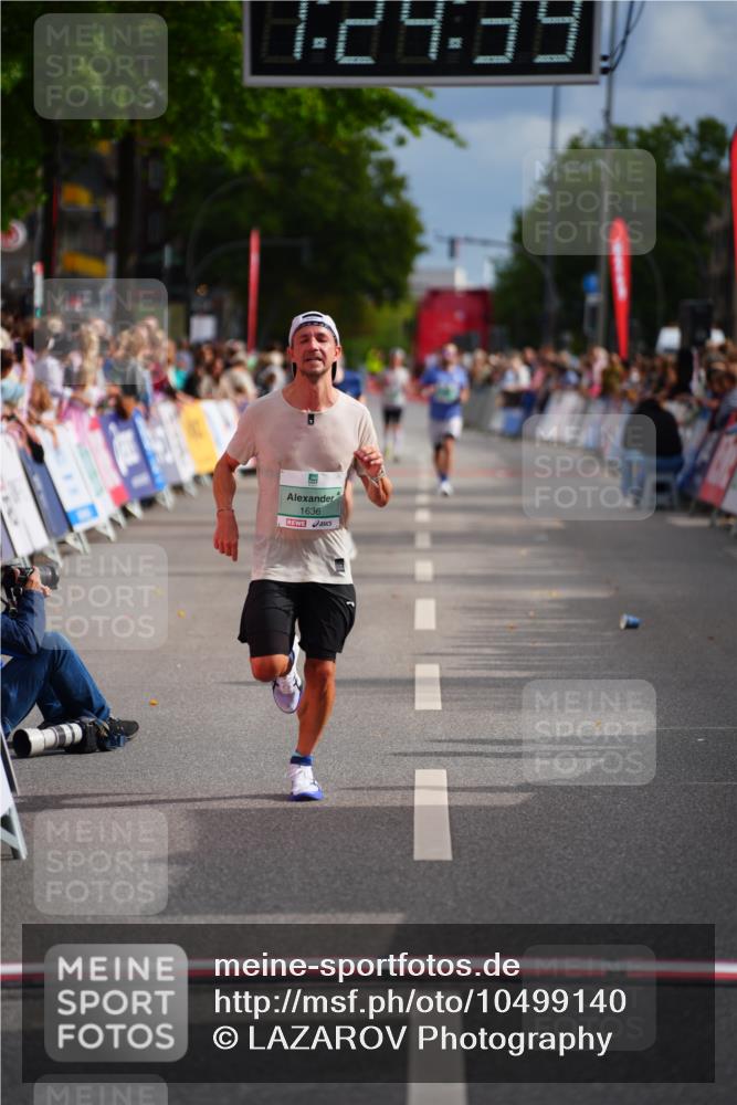 20.09.2026 - PSD Bank Halbmarathon LAZAROV Photography http://msf.ph/oto/10499140 20.09.2026 11:24:39 Ziel 1636, 3548, 4463 meine-sportfotos.de