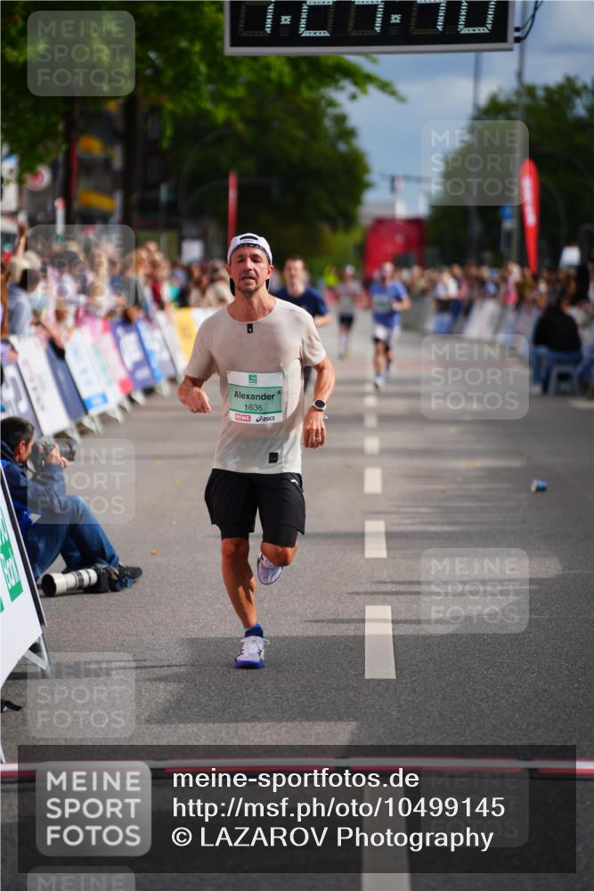 20.09.2026 - PSD Bank Halbmarathon LAZAROV Photography http://msf.ph/oto/10499145 20.09.2026 11:24:39 Ziel 1636, 3548, 4463 meine-sportfotos.de