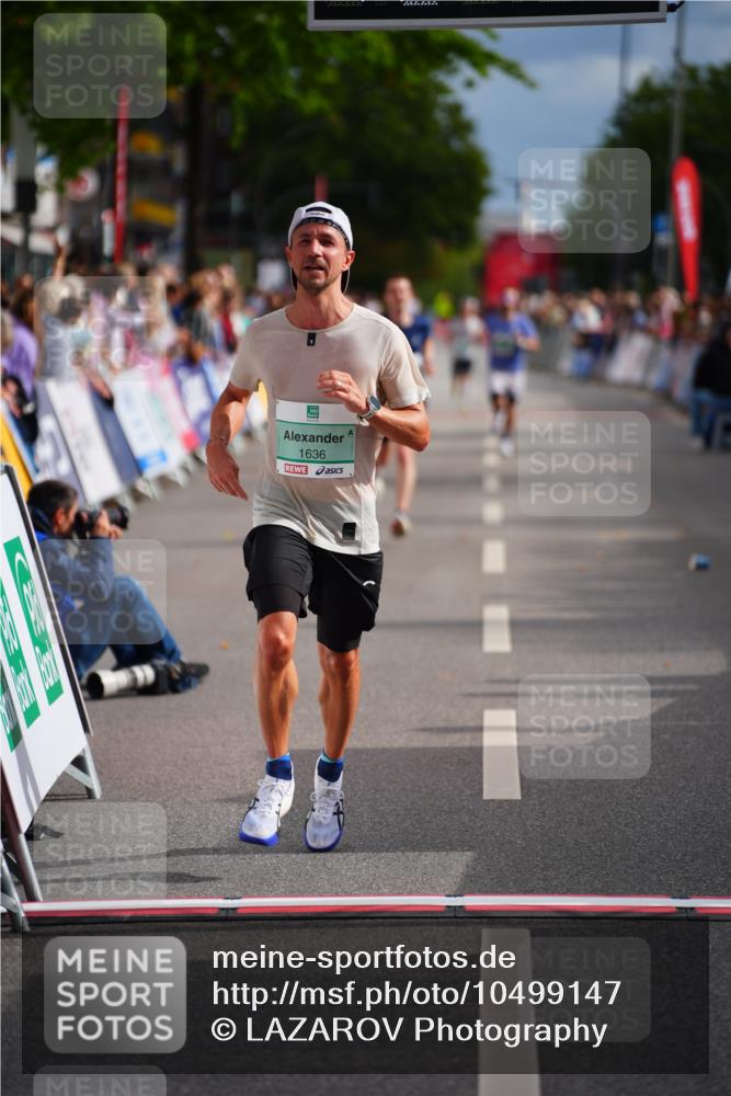 20.09.2026 - PSD Bank Halbmarathon LAZAROV Photography http://msf.ph/oto/10499147 20.09.2026 11:24:40 Ziel 1636, 2766, 3548, 4463 meine-sportfotos.de