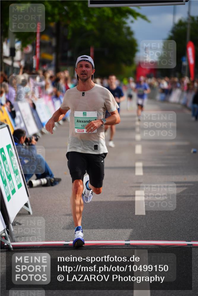 20.09.2026 - PSD Bank Halbmarathon LAZAROV Photography http://msf.ph/oto/10499150 20.09.2026 11:24:40 Ziel 1636, 2766, 3548, 4463 meine-sportfotos.de