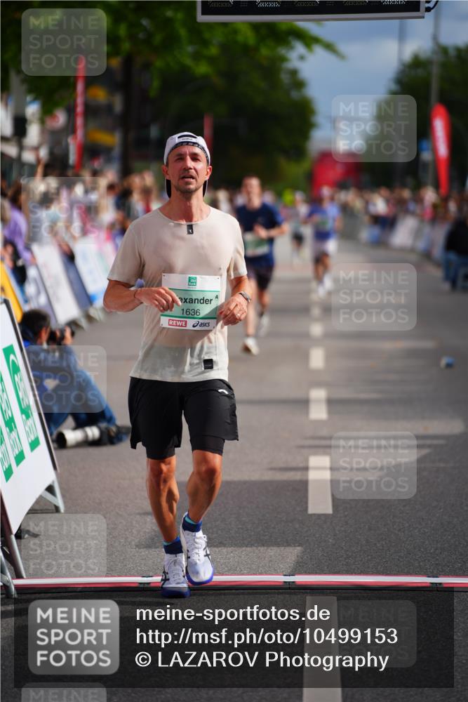 20.09.2026 - PSD Bank Halbmarathon LAZAROV Photography http://msf.ph/oto/10499153 20.09.2026 11:24:40 Ziel 1636, 2766, 3548, 4463 meine-sportfotos.de