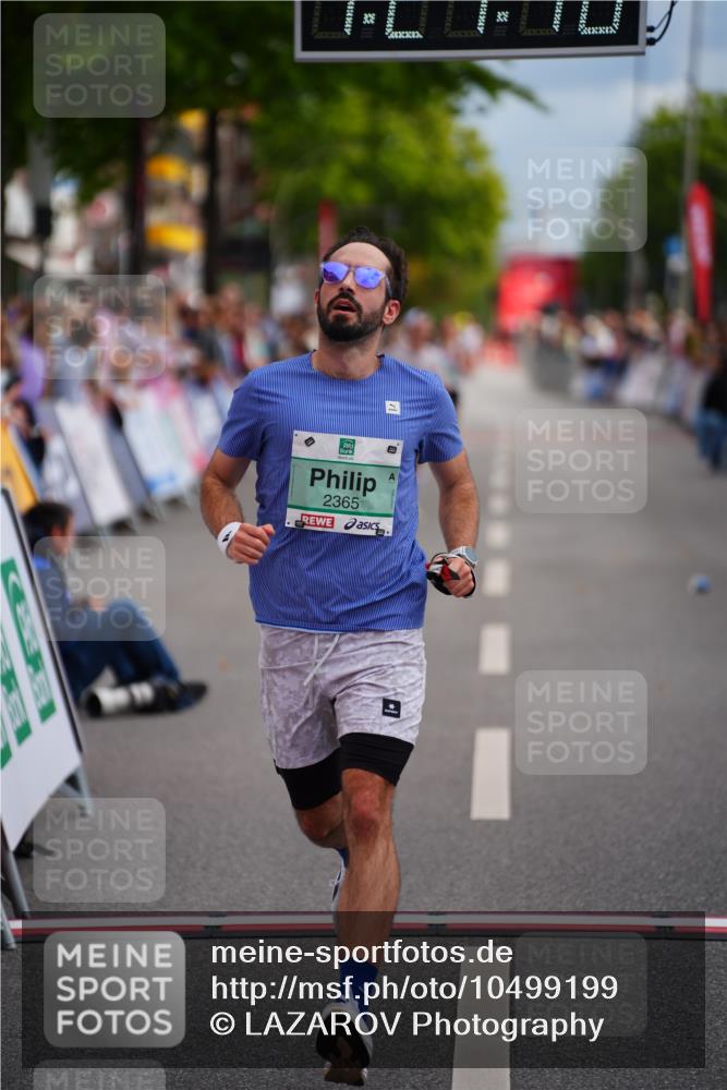 20.09.2026 - PSD Bank Halbmarathon LAZAROV Photography http://msf.ph/oto/10499199 20.09.2026 11:24:48 Ziel 1636, 2365, 2766 meine-sportfotos.de