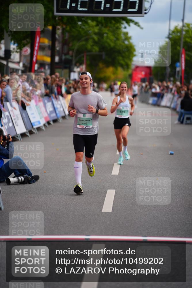 20.09.2026 - PSD Bank Halbmarathon LAZAROV Photography http://msf.ph/oto/10499202 20.09.2026 11:24:52 Ziel 1780, 1801, 2365, 2766 meine-sportfotos.de