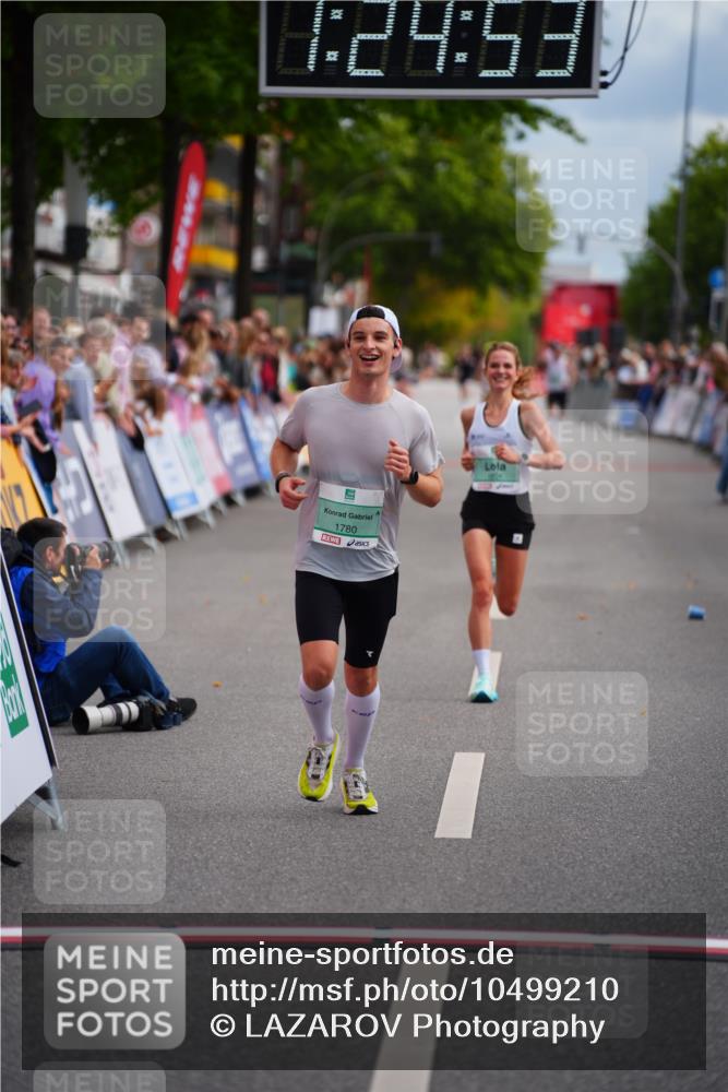 20.09.2026 - PSD Bank Halbmarathon LAZAROV Photography http://msf.ph/oto/10499210 20.09.2026 11:24:53 Ziel 1780, 1801, 2365 meine-sportfotos.de