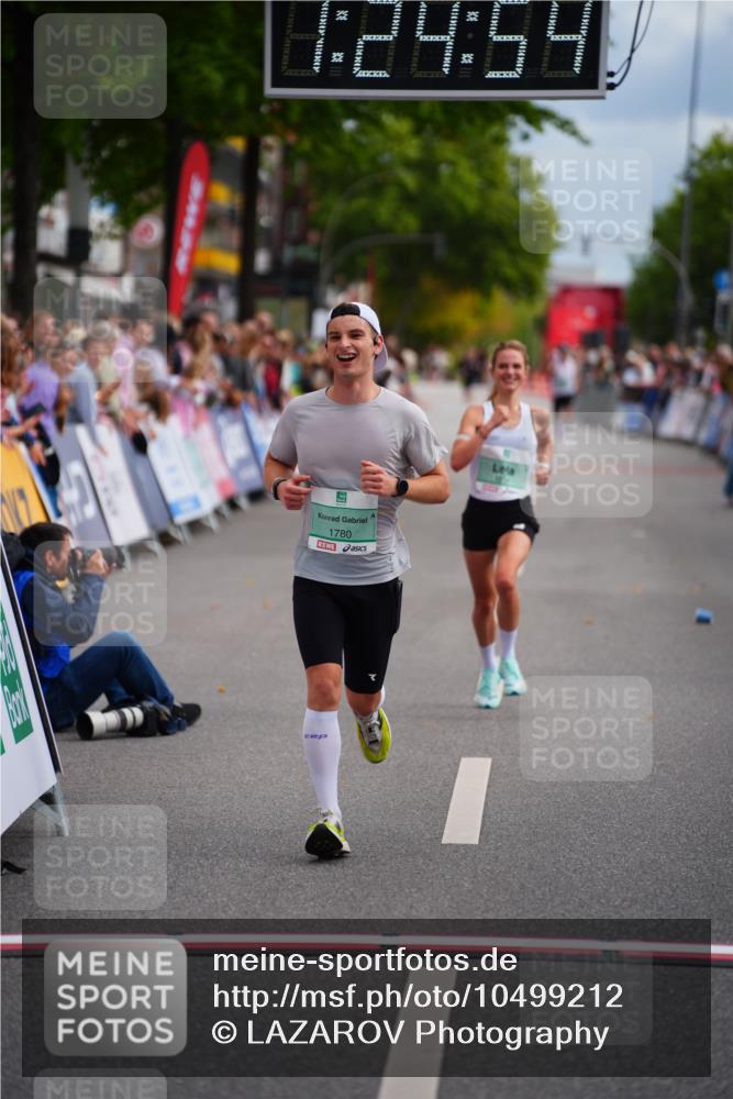 20.09.2026 - PSD Bank Halbmarathon LAZAROV Photography http://msf.ph/oto/10499212 20.09.2026 11:24:53 Ziel 1780, 1801, 2365 meine-sportfotos.de