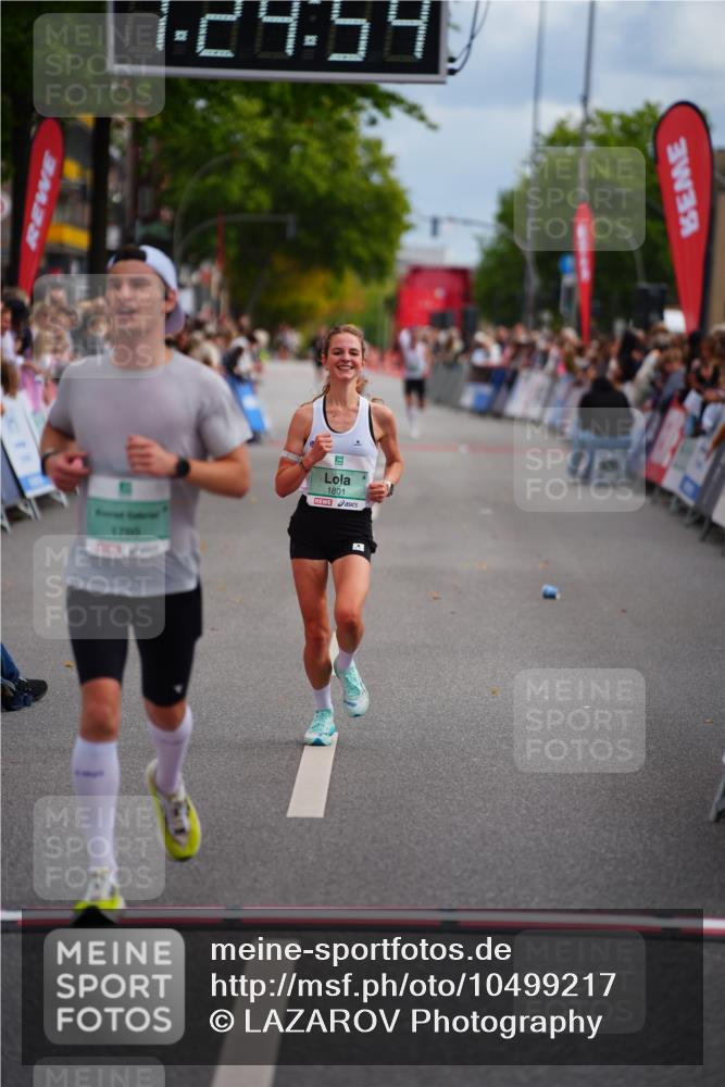 20.09.2026 - PSD Bank Halbmarathon LAZAROV Photography http://msf.ph/oto/10499217 20.09.2026 11:24:54 Ziel 1780, 1801, 2365 meine-sportfotos.de