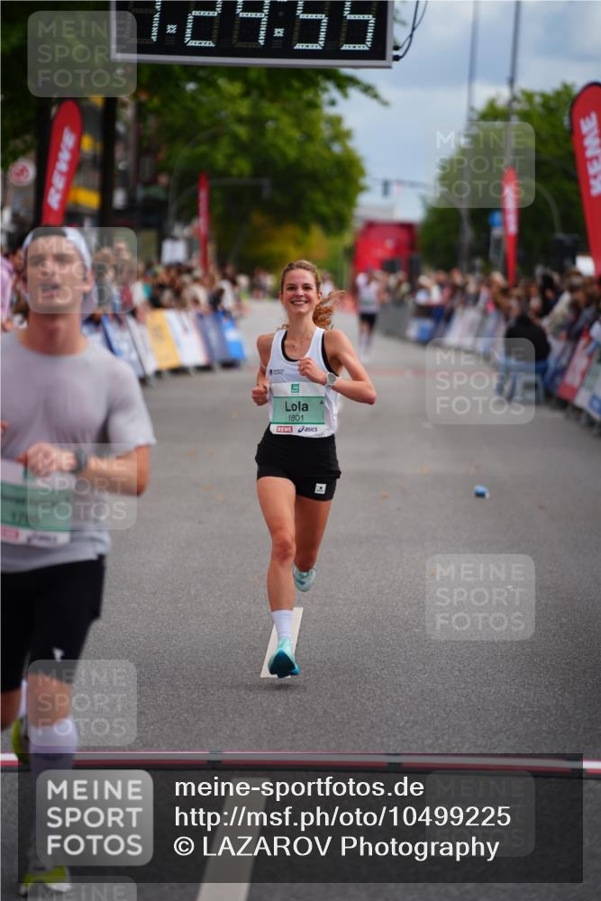 20.09.2026 - PSD Bank Halbmarathon LAZAROV Photography http://msf.ph/oto/10499225 20.09.2026 11:24:54 Ziel 1780, 1801, 2365 meine-sportfotos.de