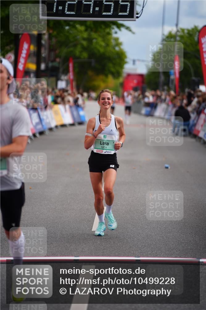 20.09.2026 - PSD Bank Halbmarathon LAZAROV Photography http://msf.ph/oto/10499228 20.09.2026 11:24:54 Ziel 1780, 1801, 2365 meine-sportfotos.de