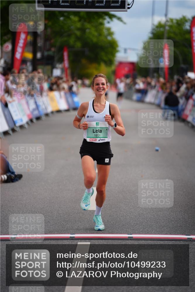 20.09.2026 - PSD Bank Halbmarathon LAZAROV Photography http://msf.ph/oto/10499233 20.09.2026 11:24:55 Ziel 1780, 1801, 2365 meine-sportfotos.de