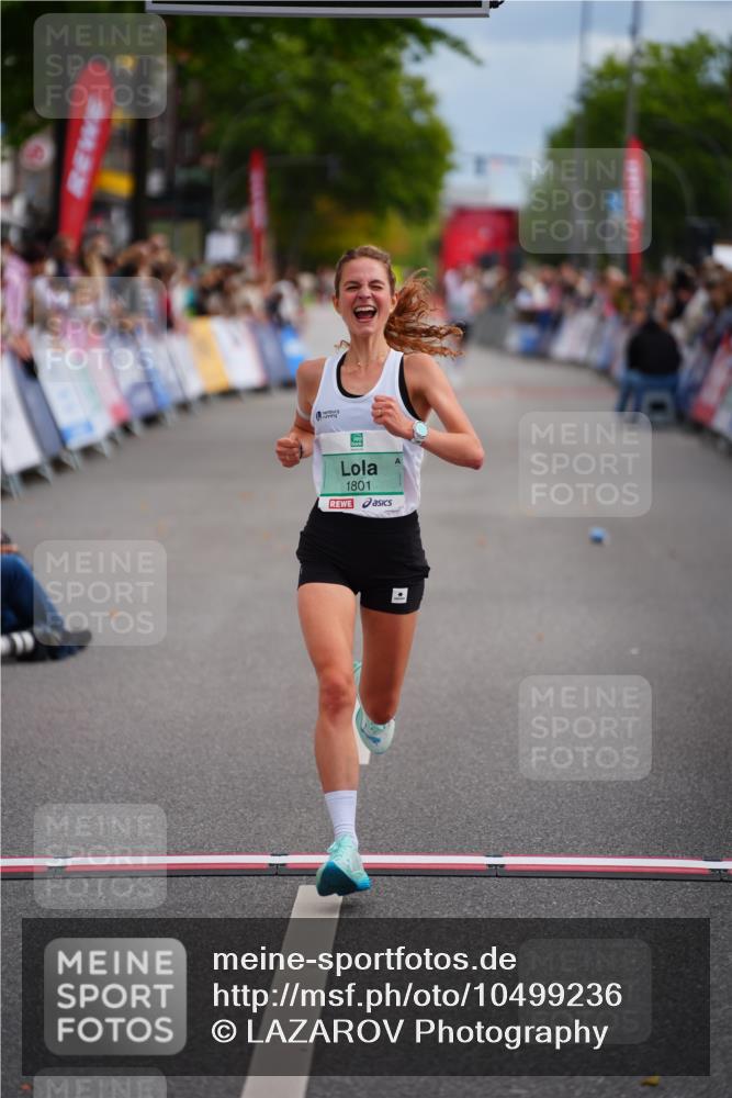 20.09.2026 - PSD Bank Halbmarathon LAZAROV Photography http://msf.ph/oto/10499236 20.09.2026 11:24:55 Ziel 1780, 1801, 2365 meine-sportfotos.de