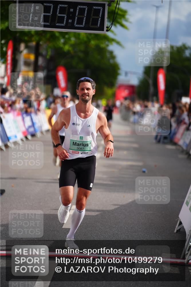 20.09.2026 - PSD Bank Halbmarathon LAZAROV Photography http://msf.ph/oto/10499279 20.09.2026 11:25:06 Ziel 2438, 3087 meine-sportfotos.de