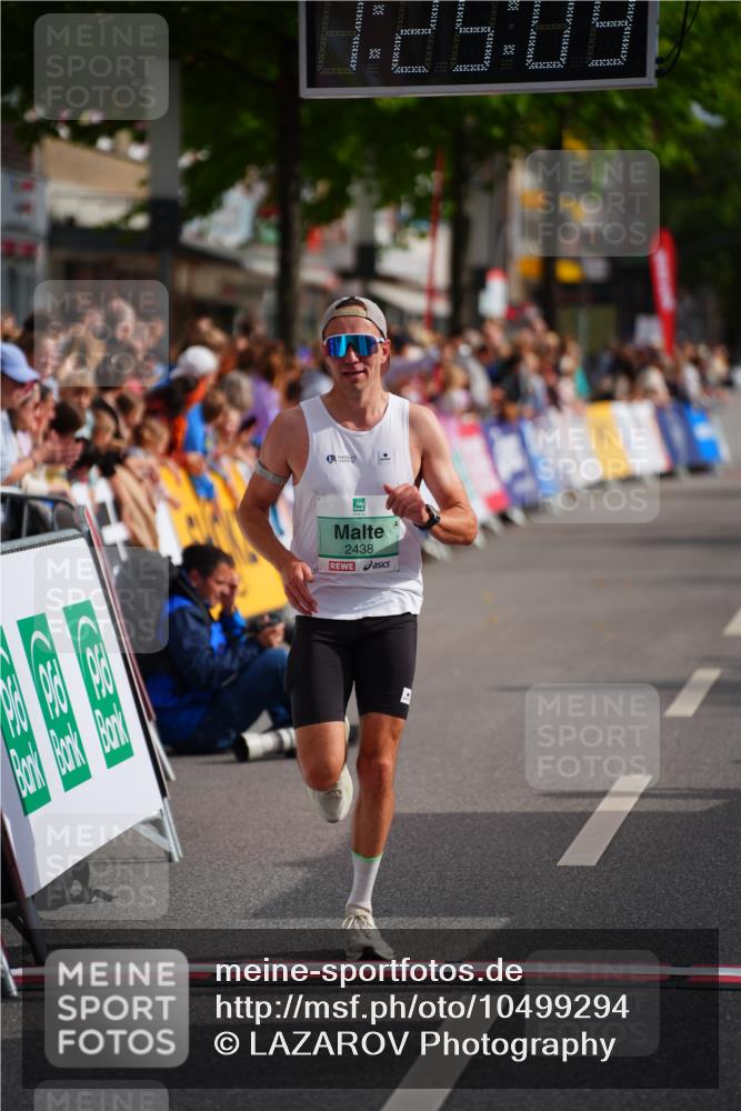 20.09.2026 - PSD Bank Halbmarathon LAZAROV Photography http://msf.ph/oto/10499294 20.09.2026 11:25:09 Ziel 2438, 3087 meine-sportfotos.de