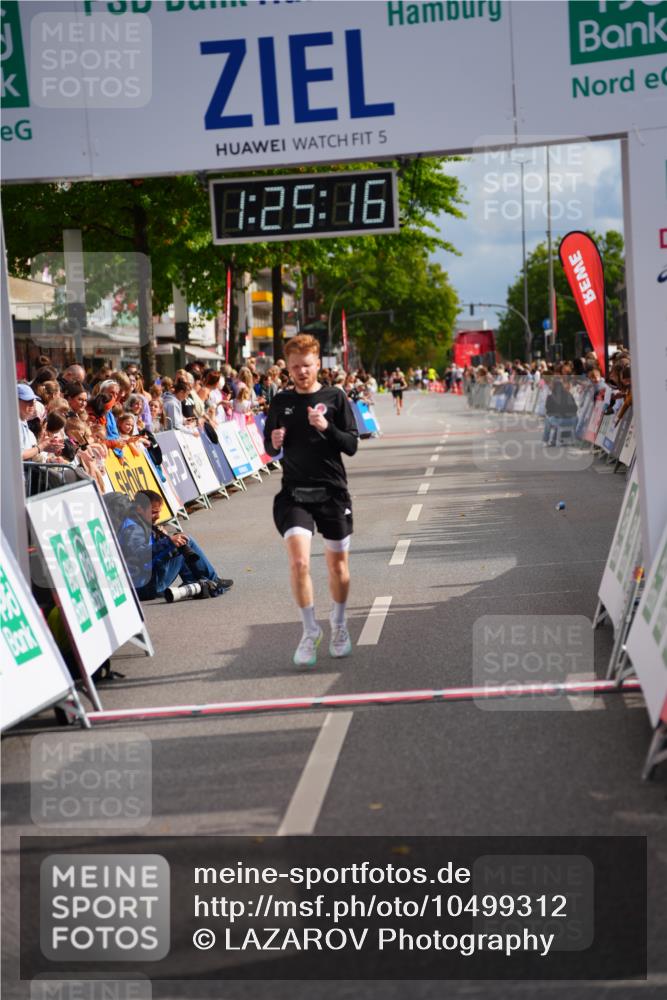 20.09.2026 - PSD Bank Halbmarathon LAZAROV Photography http://msf.ph/oto/10499312 20.09.2026 11:25:15 Ziel 2438, 3087, 4765 meine-sportfotos.de
