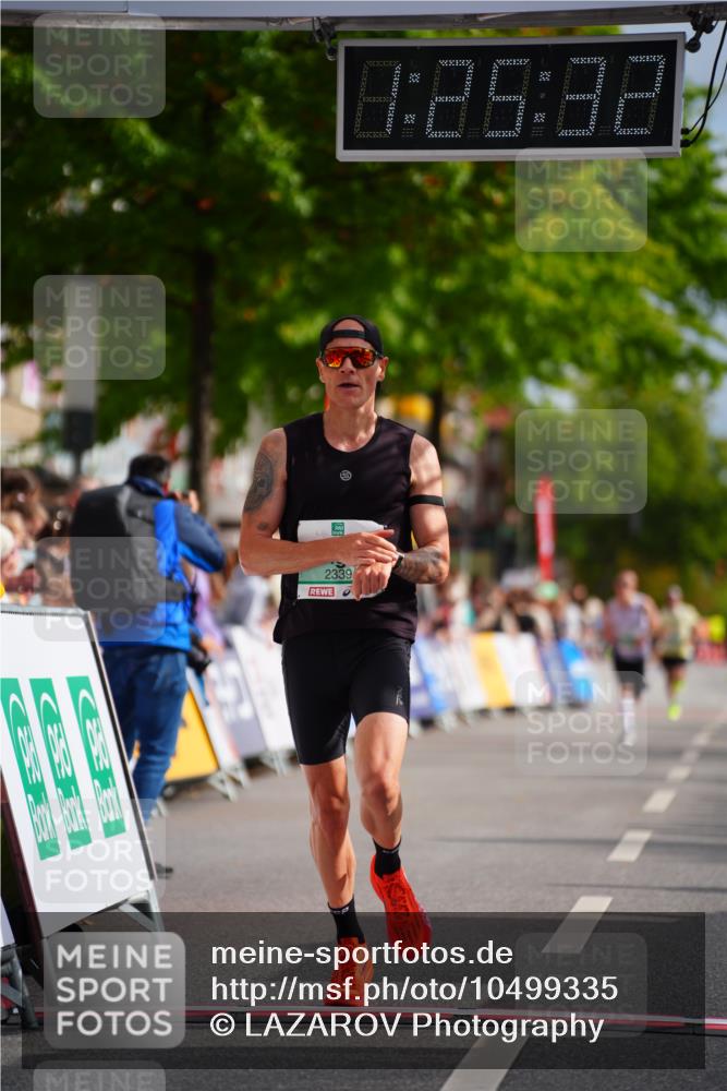 20.09.2026 - PSD Bank Halbmarathon LAZAROV Photography http://msf.ph/oto/10499335 20.09.2026 11:25:32 Ziel 2339 meine-sportfotos.de