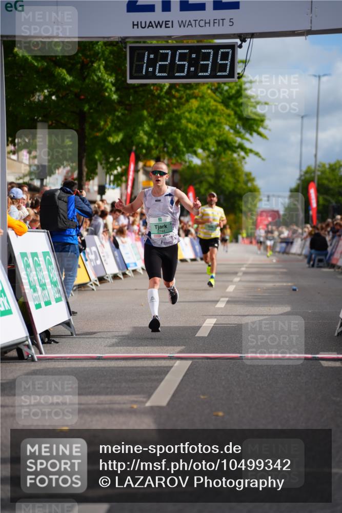 20.09.2026 - PSD Bank Halbmarathon LAZAROV Photography http://msf.ph/oto/10499342 20.09.2026 11:25:38 Ziel 1428, 2339, 2744 meine-sportfotos.de