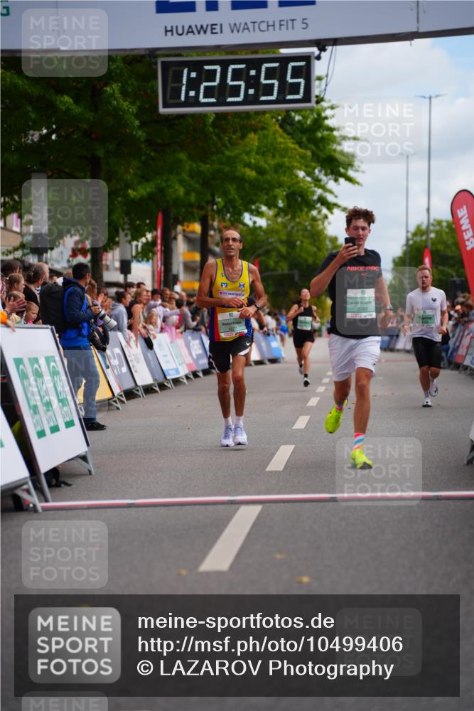 20.09.2026 - PSD Bank Halbmarathon LAZAROV Photography http://msf.ph/oto/10499406 20.09.2026 11:25:55 Ziel 2377, 2388, 4133, 4277, 4729 meine-sportfotos.de