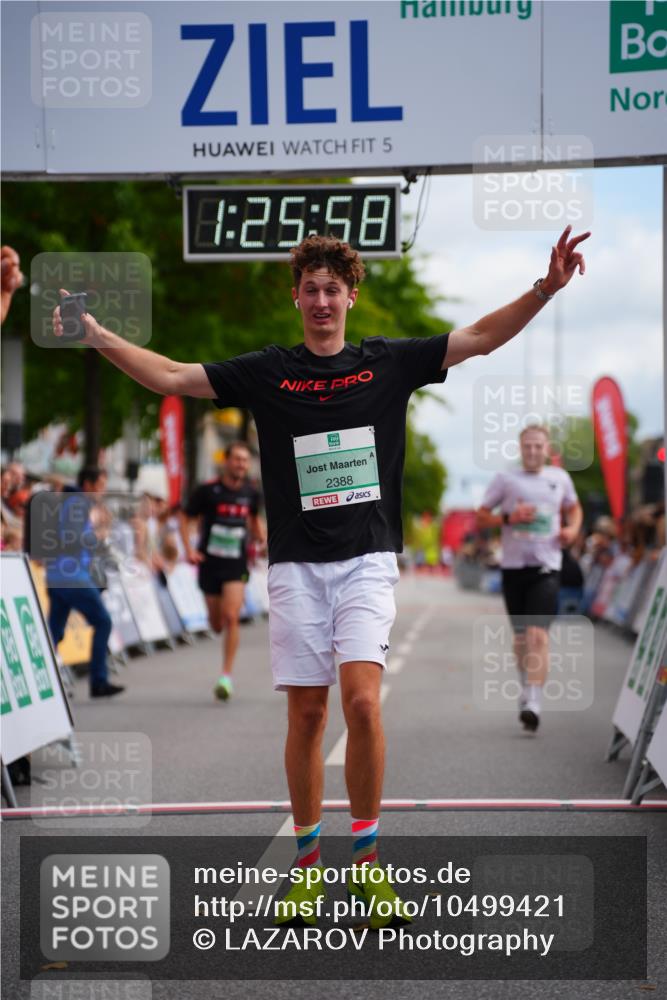20.09.2026 - PSD Bank Halbmarathon LAZAROV Photography http://msf.ph/oto/10499421 20.09.2026 11:25:57 Ziel 2377, 2388, 4133, 4277, 4729 meine-sportfotos.de