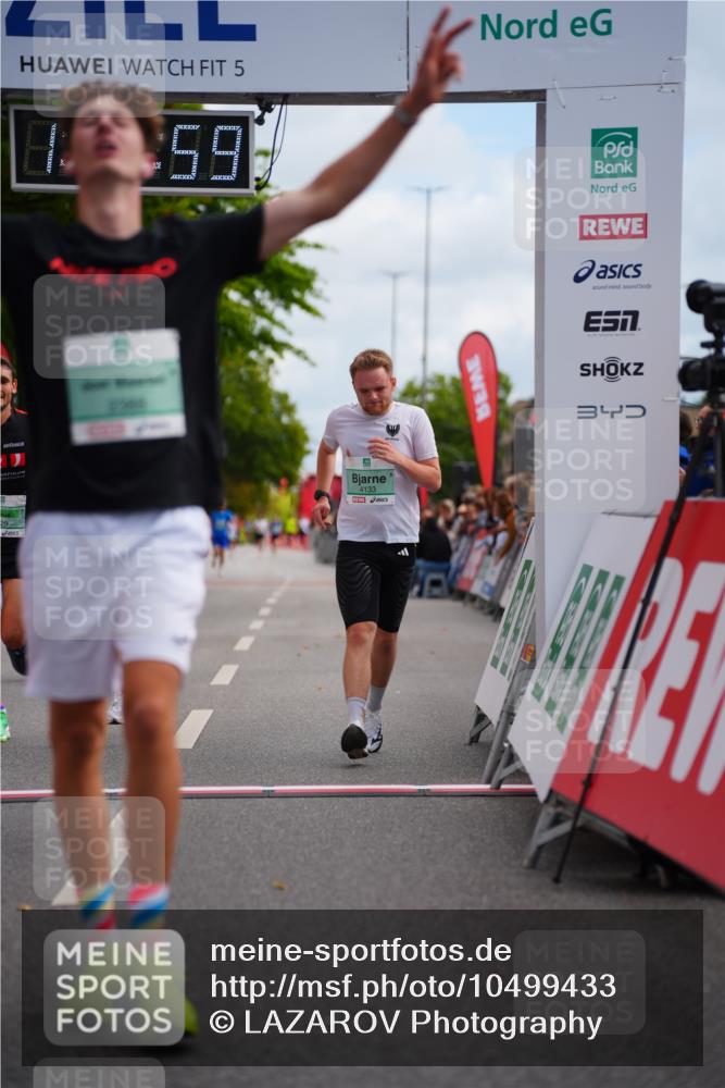20.09.2026 - PSD Bank Halbmarathon LAZAROV Photography http://msf.ph/oto/10499433 20.09.2026 11:25:58 Ziel 2377, 2388, 4133, 4277, 4729 meine-sportfotos.de
