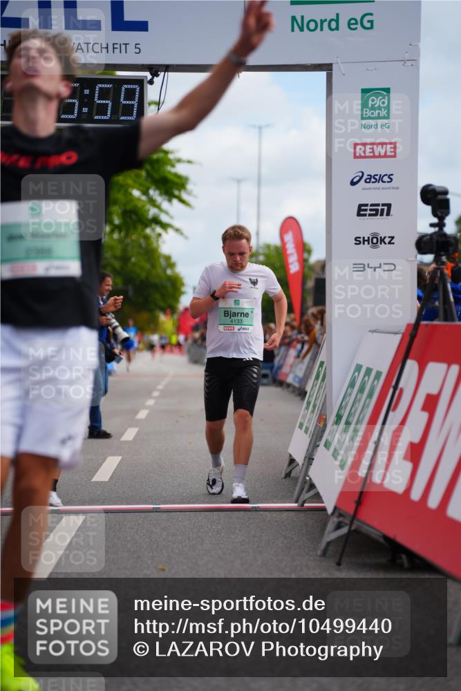 20.09.2026 - PSD Bank Halbmarathon LAZAROV Photography http://msf.ph/oto/10499440 20.09.2026 11:25:59 Ziel 2377, 2388, 4133, 4277, 4729 meine-sportfotos.de