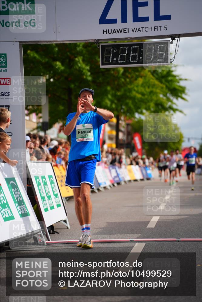 20.09.2026 - PSD Bank Halbmarathon LAZAROV Photography http://msf.ph/oto/10499529 20.09.2026 11:26:15 Ziel 2333, 4347, 4518 meine-sportfotos.de