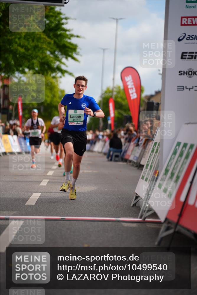 20.09.2026 - PSD Bank Halbmarathon LAZAROV Photography http://msf.ph/oto/10499540 20.09.2026 11:26:19 Ziel 2333, 2603, 3710, 4347, 4518 meine-sportfotos.de