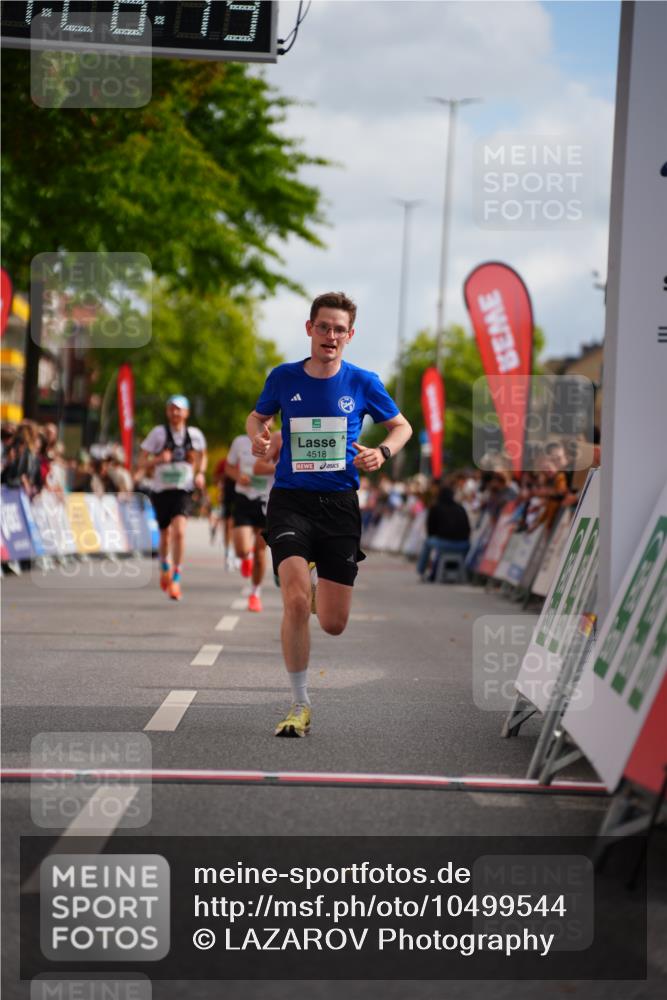 20.09.2026 - PSD Bank Halbmarathon LAZAROV Photography http://msf.ph/oto/10499544 20.09.2026 11:26:19 Ziel 2333, 2603, 3710, 4347, 4518 meine-sportfotos.de