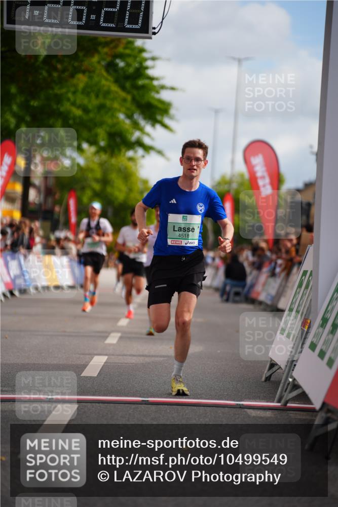 20.09.2026 - PSD Bank Halbmarathon LAZAROV Photography http://msf.ph/oto/10499549 20.09.2026 11:26:19 Ziel 2333, 2603, 3710, 4347, 4518 meine-sportfotos.de