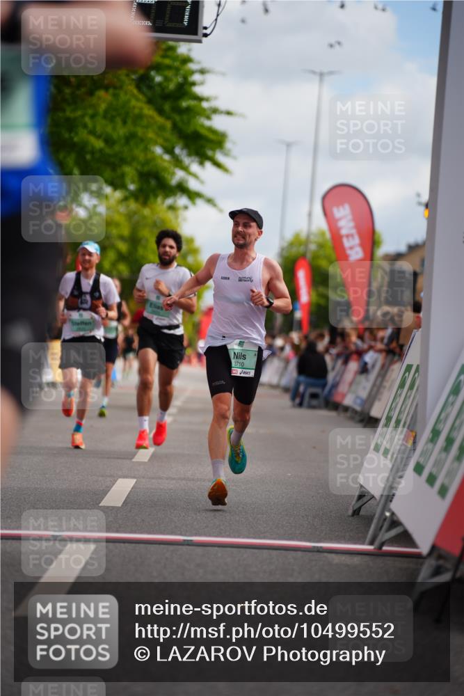 20.09.2026 - PSD Bank Halbmarathon LAZAROV Photography http://msf.ph/oto/10499552 20.09.2026 11:26:21 Ziel 2333, 2603, 2620, 3710, 4518 meine-sportfotos.de