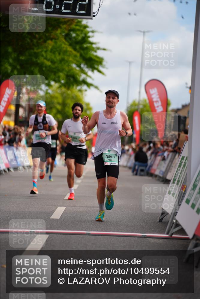 20.09.2026 - PSD Bank Halbmarathon LAZAROV Photography http://msf.ph/oto/10499554 20.09.2026 11:26:21 Ziel 2333, 2603, 2620, 3710, 4518 meine-sportfotos.de