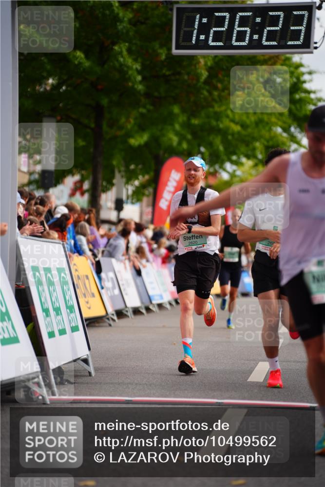 20.09.2026 - PSD Bank Halbmarathon LAZAROV Photography http://msf.ph/oto/10499562 20.09.2026 11:26:23 Ziel 2603, 2620, 3710, 4174, 4518 meine-sportfotos.de