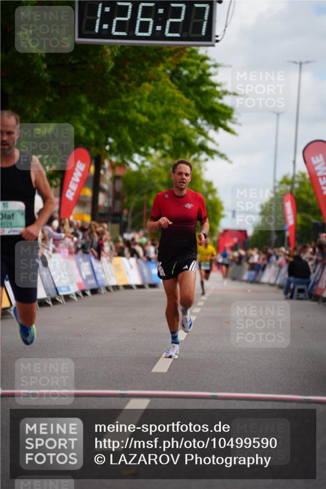 20.09.2026 - PSD Bank Halbmarathon LAZAROV Photography http://msf.ph/oto/10499590 20.09.2026 11:26:27 Ziel 1518, 2603, 2620, 3710, 4174, 4518 meine-sportfotos.de