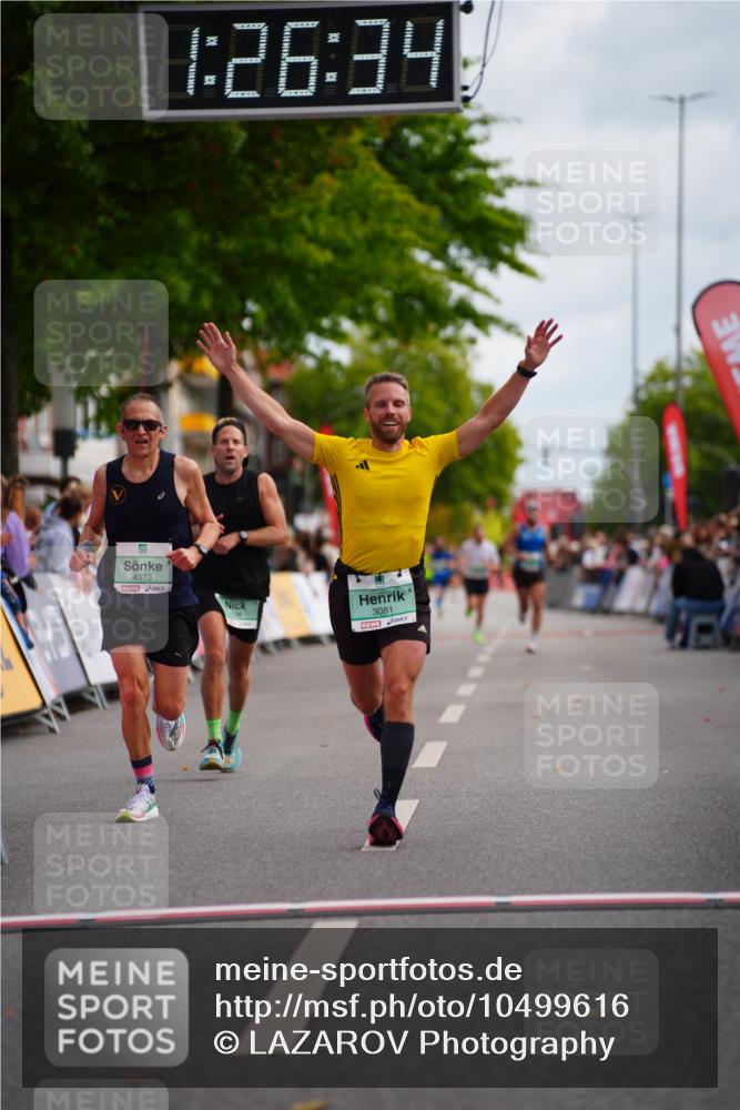 20.09.2026 - PSD Bank Halbmarathon LAZAROV Photography http://msf.ph/oto/10499616 20.09.2026 11:26:34 Ziel 1518, 3081, 4174, 4373, 4396 meine-sportfotos.de