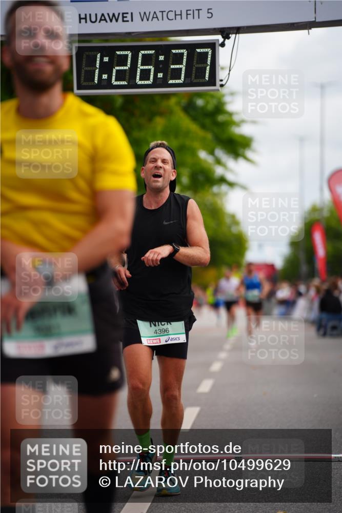 20.09.2026 - PSD Bank Halbmarathon LAZAROV Photography http://msf.ph/oto/10499629 20.09.2026 11:26:36 Ziel 1518, 3081, 4373, 4396 meine-sportfotos.de