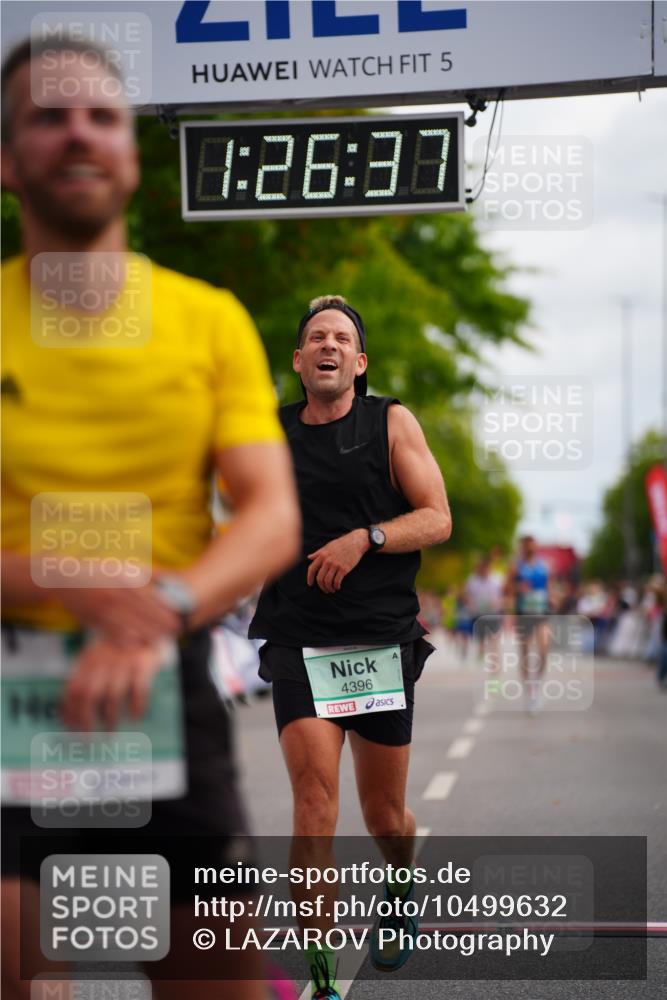 20.09.2026 - PSD Bank Halbmarathon LAZAROV Photography http://msf.ph/oto/10499632 20.09.2026 11:26:36 Ziel 1518, 3081, 4373, 4396 meine-sportfotos.de