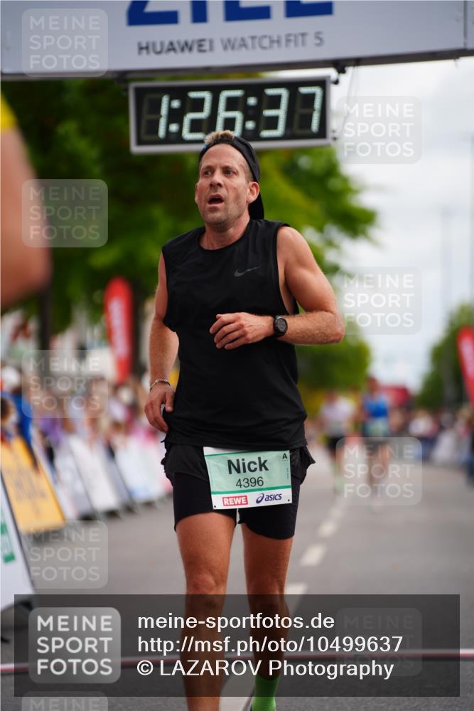 20.09.2026 - PSD Bank Halbmarathon LAZAROV Photography http://msf.ph/oto/10499637 20.09.2026 11:26:37 Ziel 3081, 4373, 4396 meine-sportfotos.de