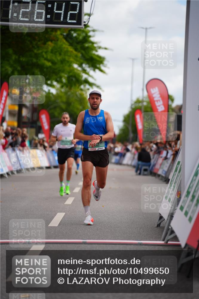 20.09.2026 - PSD Bank Halbmarathon LAZAROV Photography http://msf.ph/oto/10499650 20.09.2026 11:26:42 Ziel 1950, 3081, 3998, 4373, 4396 meine-sportfotos.de
