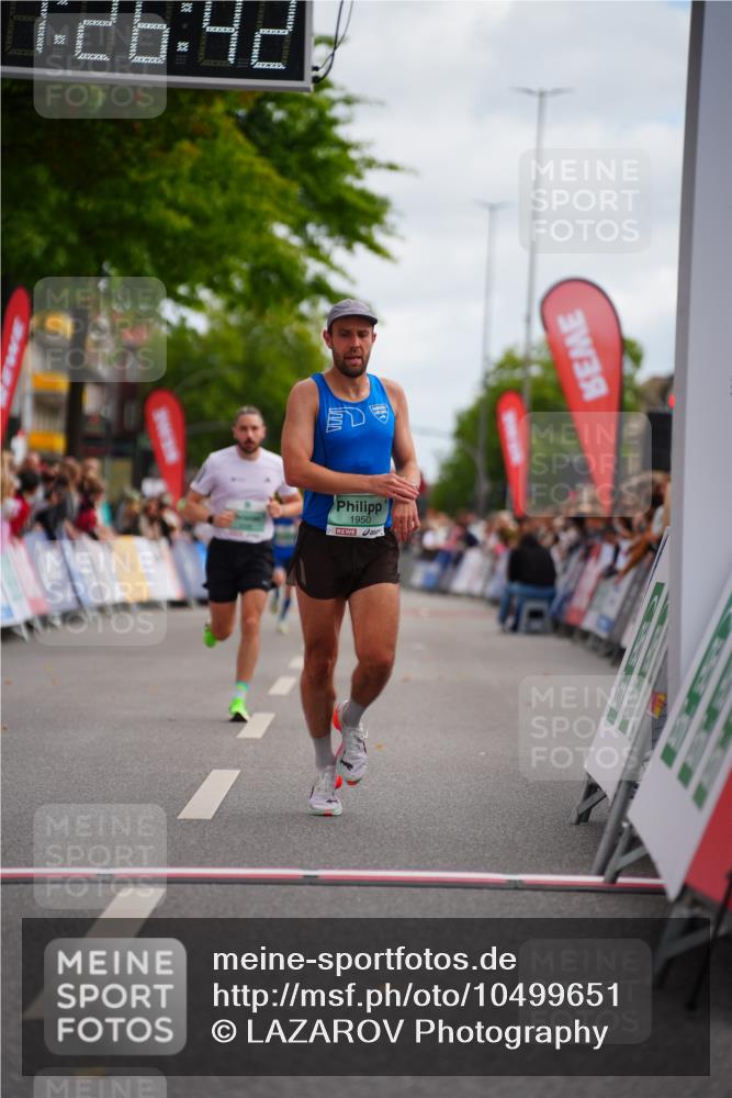 20.09.2026 - PSD Bank Halbmarathon LAZAROV Photography http://msf.ph/oto/10499651 20.09.2026 11:26:42 Ziel 1950, 3081, 3998, 4373, 4396 meine-sportfotos.de