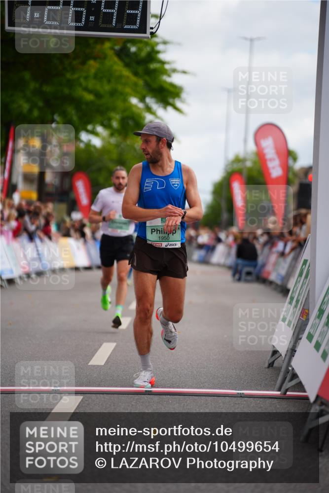 20.09.2026 - PSD Bank Halbmarathon LAZAROV Photography http://msf.ph/oto/10499654 20.09.2026 11:26:43 Ziel 1950, 3081, 3998, 4373, 4396 meine-sportfotos.de