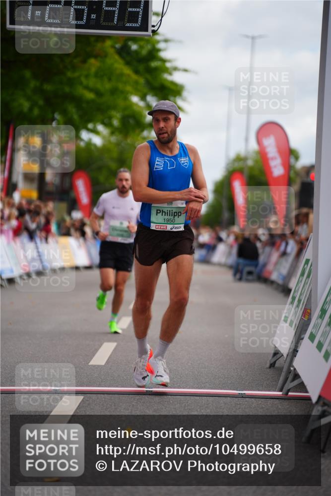 20.09.2026 - PSD Bank Halbmarathon LAZAROV Photography http://msf.ph/oto/10499658 20.09.2026 11:26:43 Ziel 1950, 3081, 3998, 4373, 4396 meine-sportfotos.de