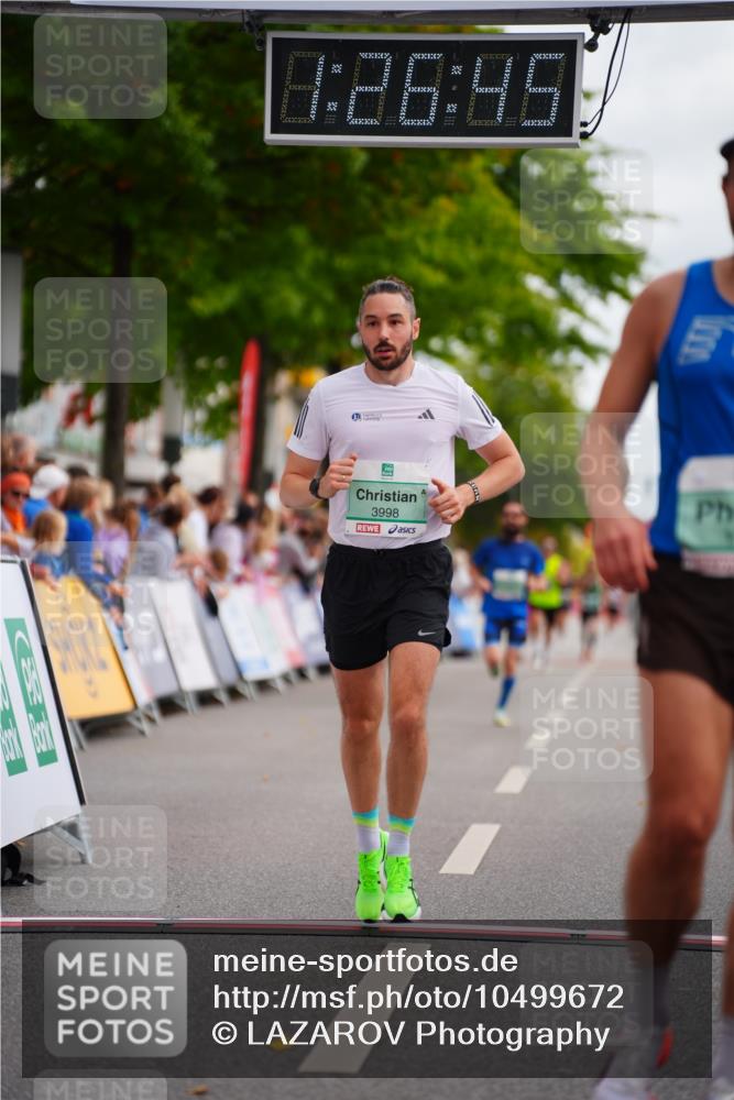 20.09.2026 - PSD Bank Halbmarathon LAZAROV Photography http://msf.ph/oto/10499672 20.09.2026 11:26:45 Ziel 1950, 3886, 3998 meine-sportfotos.de