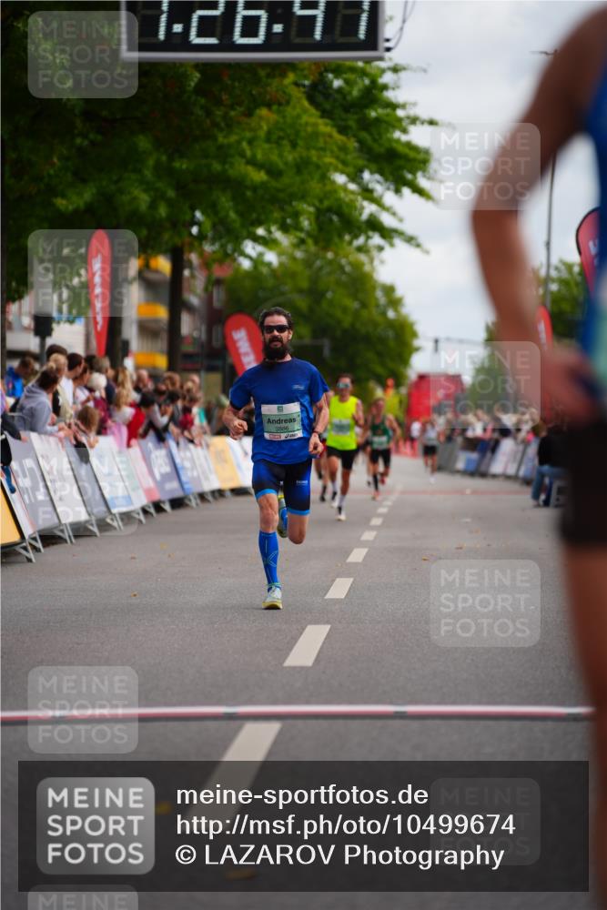 20.09.2026 - PSD Bank Halbmarathon LAZAROV Photography http://msf.ph/oto/10499674 20.09.2026 11:26:47 Ziel 1950, 3886, 3998 meine-sportfotos.de